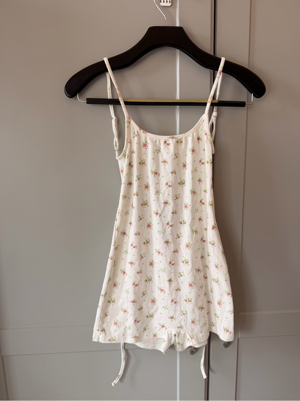 Edikted Cream Floral Spaghetti-Strap backless Romper